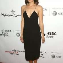 Sonya Balmores ouvre le décolleté au Festival du film de Tribeca