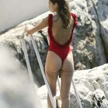 Daniela Lopez Osorio en maillot de bain à Antibes