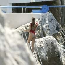 Daniela Lopez Osorio en maillot de bain à Antibes
