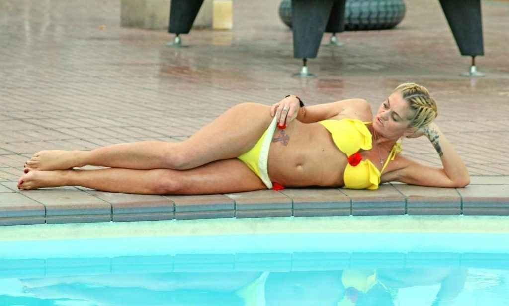 Daniella Westbrook en bikini en Espagne