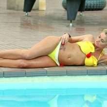 Daniella Westbrook en bikini en Espagne