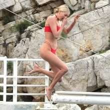 Elsa Hosk en bikini à Antibes