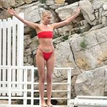 Elsa Hosk en bikini à Antibes