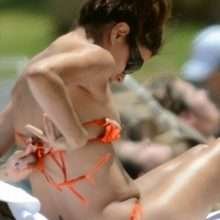 Eva Longoria bronze seins nus