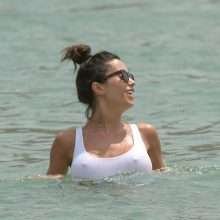 Federica Nargi dans un maillot de bain transparent