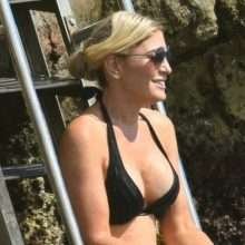 Hofit Golan en bikini à Antibes