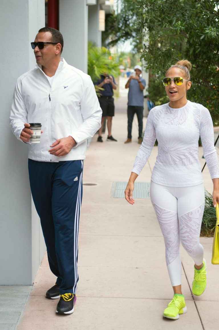 Jennifer Lopez en collants à Miami