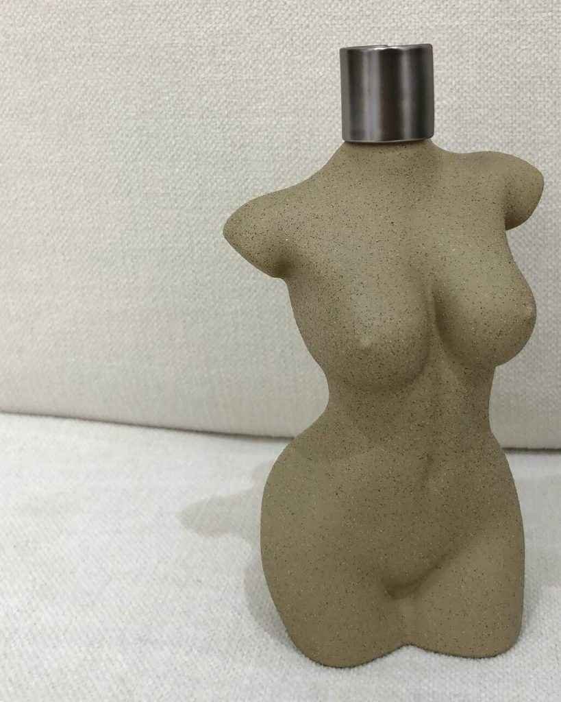 Kim Kardashian nue pour son nouveau parfum