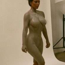 Kim Kardashian nue pour son nouveau parfum