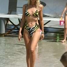 Lady Victoria Hervey en bikini à Antibes