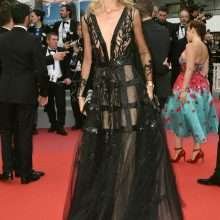 Lady Victoria Hervey dans une robe transparente au Festival de Cannes