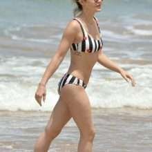 Lucy Hale en bikini à Maui