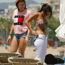 Lucy Watson en bikini à Barcelone