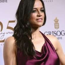 Michelle Rodriguez montre ses seins chez de Grisogono à Cannes