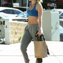 Miley Cyrus se balade en jogging moulant