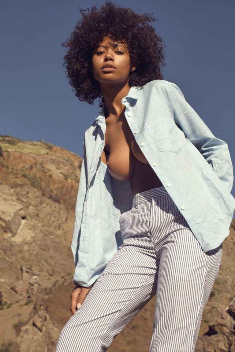 Nereyda Bird seins nus