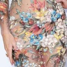 Paris Hilton dans une robe transparente au gala Amfar