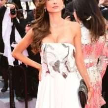 Oups, Patricia Contreras exhibe un sein nu au festival de Cannes