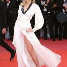 Sous la jupe de Petra Nemcova à Cannes
