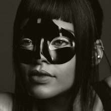 Rihanna seins nus dans Another Mag