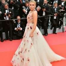 Tallia Storm dans une robe transparente au Festival de Cannes
