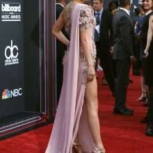 Taylor Swift dans une robe fendue aux Billboard Music Awards