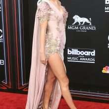 Taylor Swift dans une robe fendue aux Billboard Music Awards
