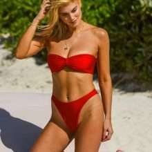 Ashley James en bikini à Ibiza