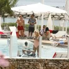 Ashley James en maillot de bain à Ibiza