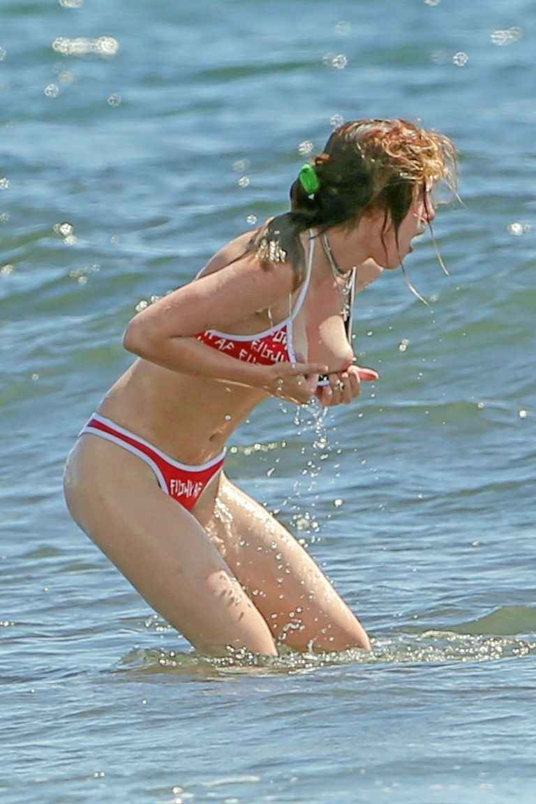 Bella Thorne en bikini à Hawaii