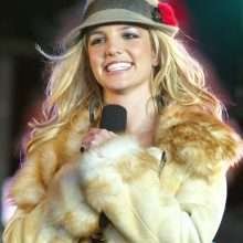 Britney Spears exhibe sa petite culotte en concert à New-York
