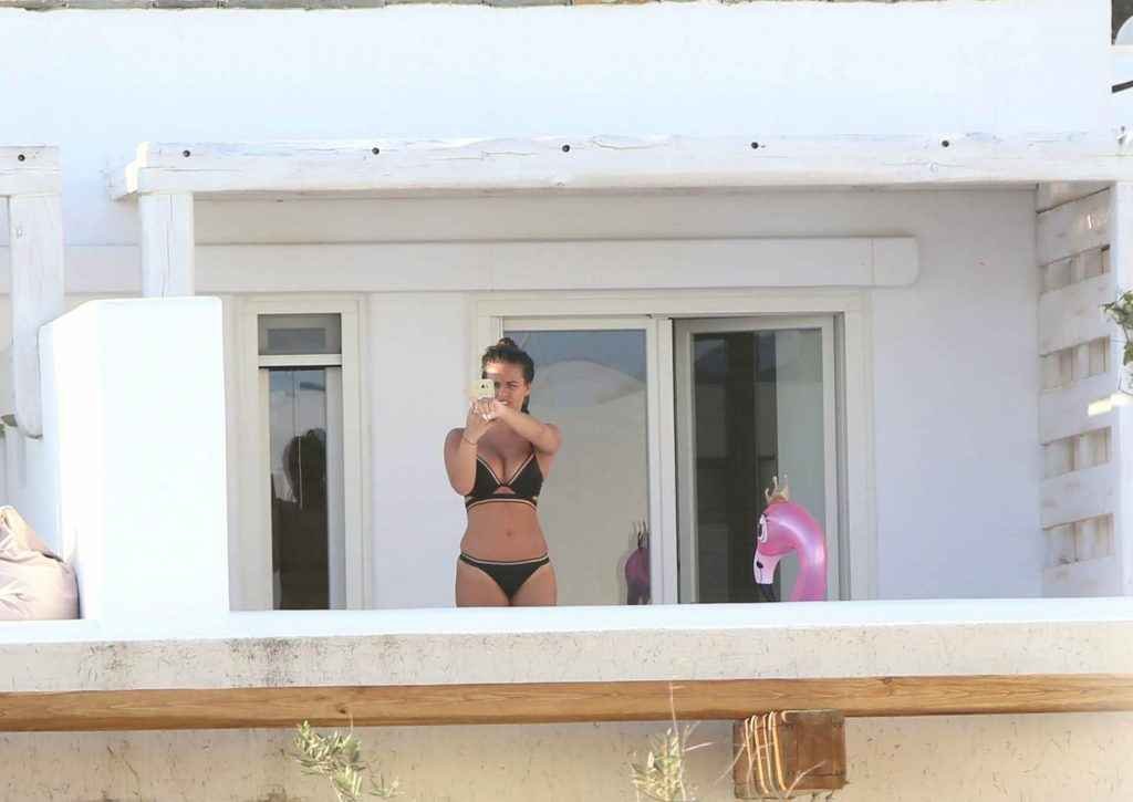 Georgia May Foote en bikini à Mykonos