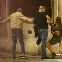 Ivre, Jesy Nelson exhibe un sein en pleine rue