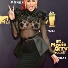 Justina Valentine seins nus par transparence aux MTV Movie Awards