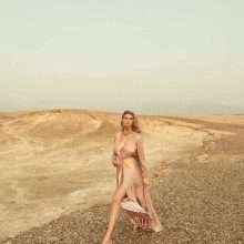 Kate Upton exhibe ses fesses dans Maxim