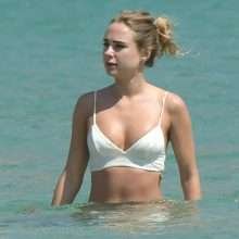 Kimberley Garner en bikini en Grèce