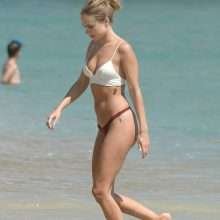 Kimberley Garner en bikini en Grèce