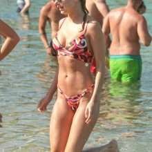 Kimberley Garner et Amy Jackson en bikini à Mykonos