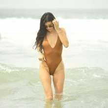 Nicole Williams en maillot de bain à Laguna Beach