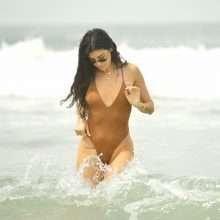 Nicole Williams en maillot de bain à Laguna Beach