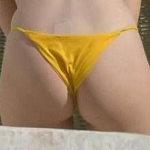 Perrie Edwards seins nus à Mykonos