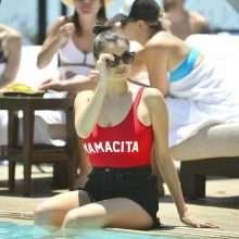 Rebecca Black en maillot de bain à Los Angeles