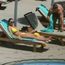 Rhian Sugden en bikini à Ibiza