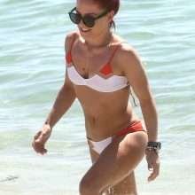 Sharna Burgess dans un bikini blanc à Miami