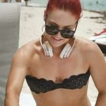 Sharna Burgess en bikini à Miami