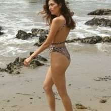 Blanca Blanco dans un maillot de bain léopard à Malibu