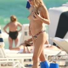 Chelsea Leyland seins nus à Miami