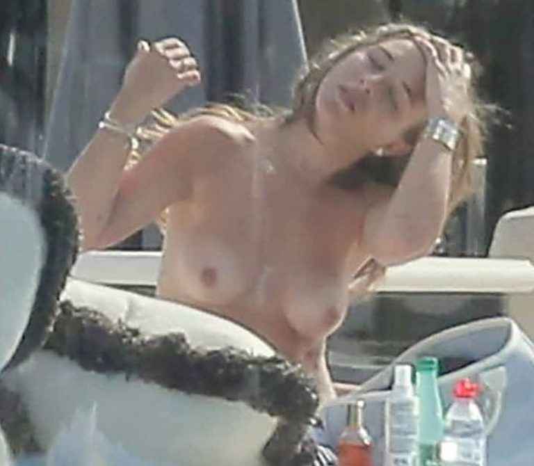 Chloe Green seins nus à Saint-Barthélémy