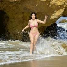 Claudia Alende en bikini à Los Angeles