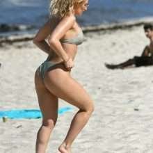 Danielle Armstrong toujours en bikini à Miami